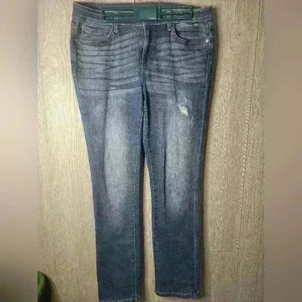 Women's Judy Blue‎ jean size 32 Straight Fit.
